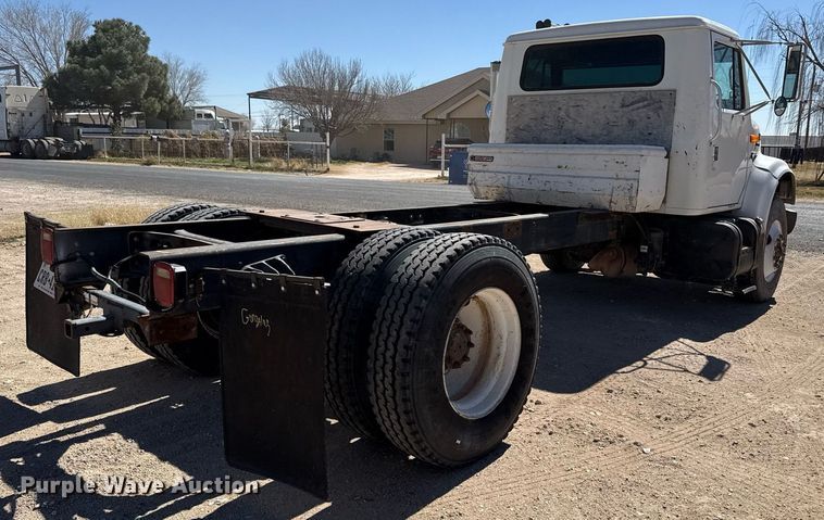 image for item ED5538 1999 International 4700 truck cab and chassis