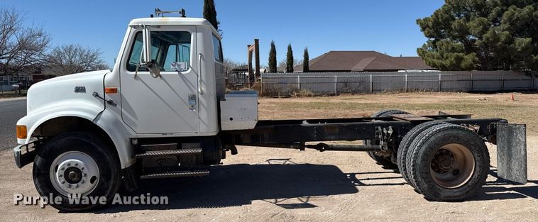 image for item ED5538 1999 International 4700 truck cab and chassis