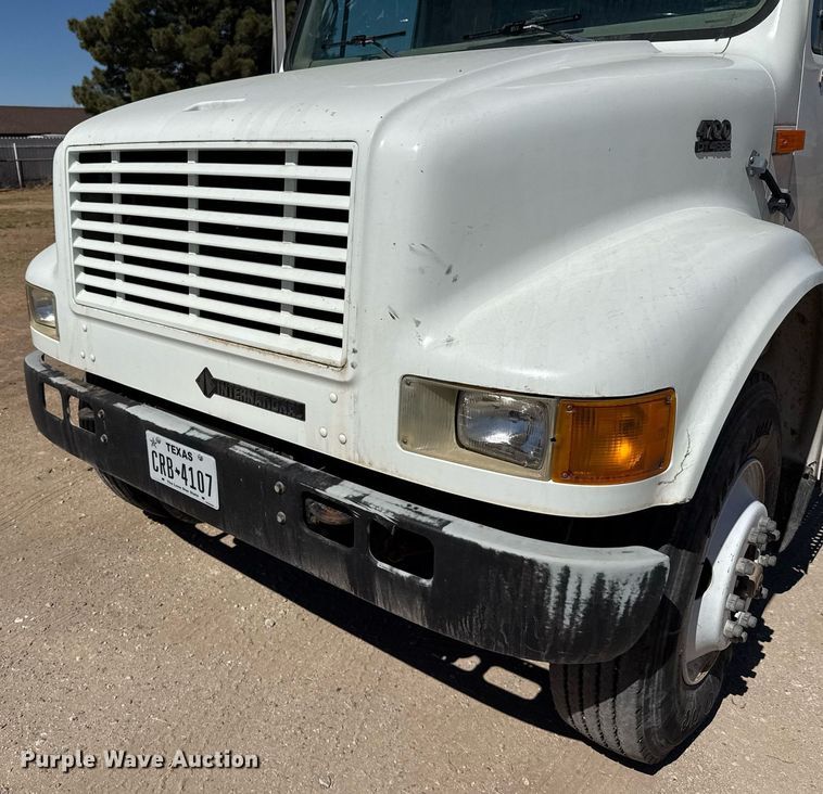 image for item ED5538 1999 International 4700 truck cab and chassis