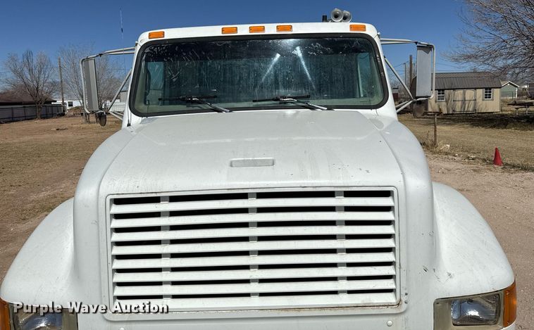 image for item ED5538 1999 International 4700 truck cab and chassis