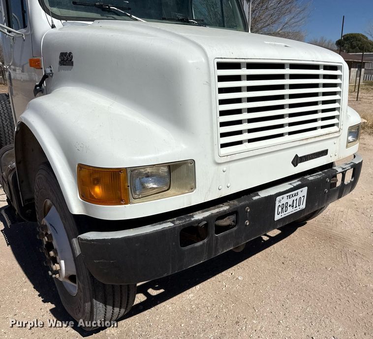 image for item ED5538 1999 International 4700 truck cab and chassis