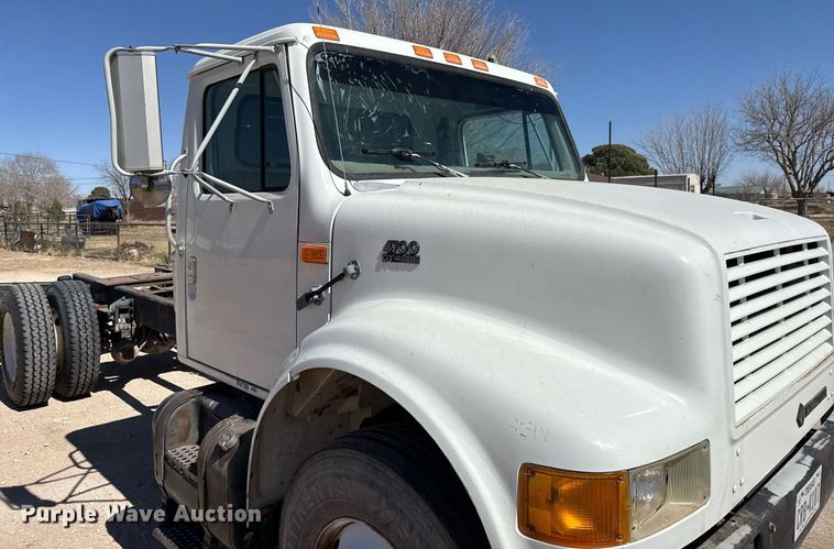 image for item ED5538 1999 International 4700 truck cab and chassis