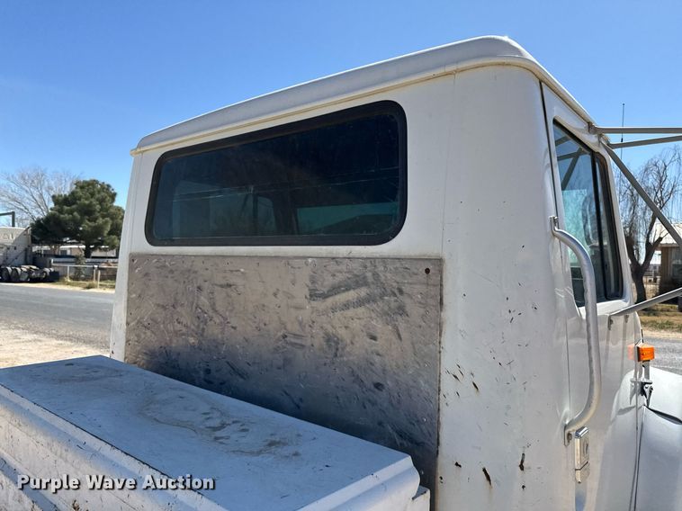 image for item ED5538 1999 International 4700 truck cab and chassis