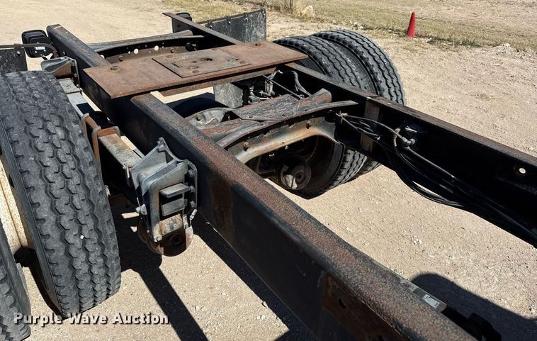 image for item ED5538 1999 International 4700 truck cab and chassis