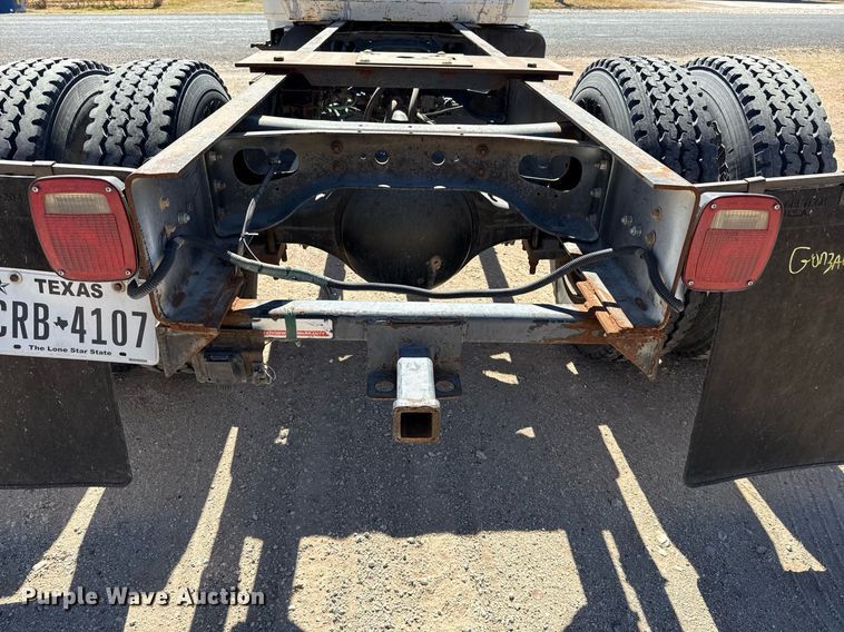 image for item ED5538 1999 International 4700 truck cab and chassis