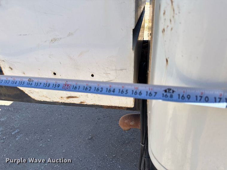 image for item ED5538 1999 International 4700 truck cab and chassis