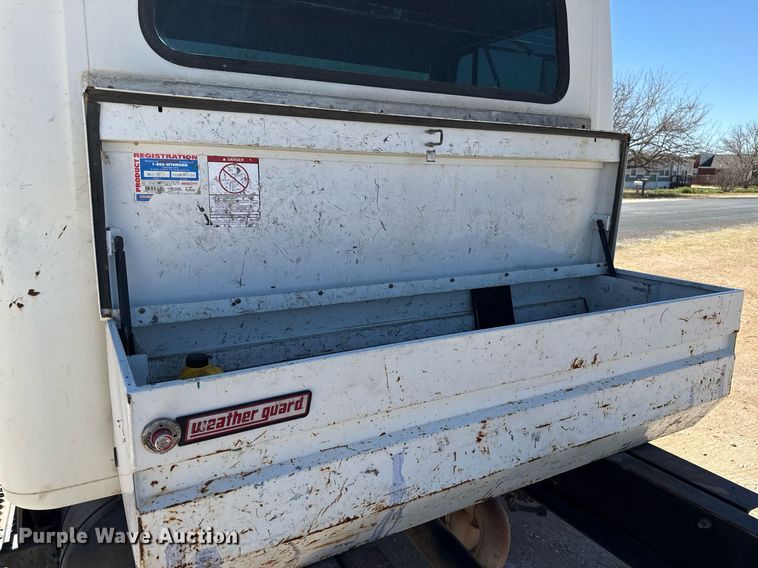 image for item ED5538 1999 International 4700 truck cab and chassis