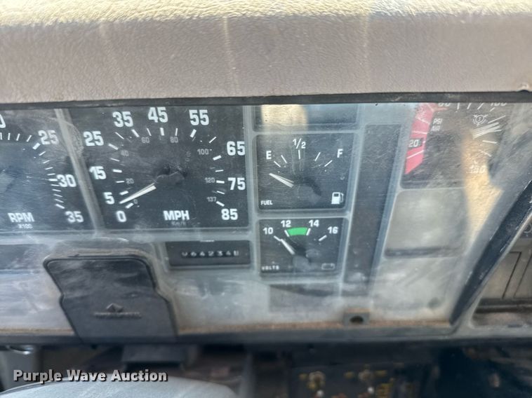 image for item ED5538 1999 International 4700 truck cab and chassis