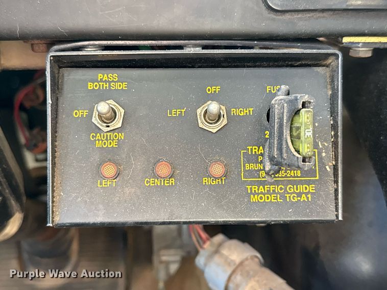 image for item ED5538 1999 International 4700 truck cab and chassis