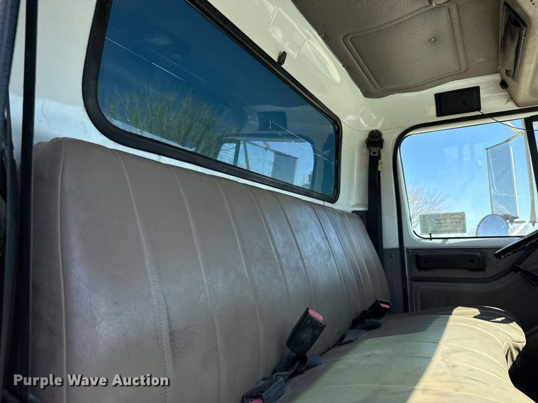 image for item ED5538 1999 International 4700 truck cab and chassis