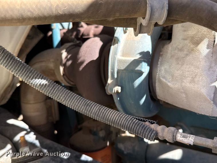 image for item ED5538 1999 International 4700 truck cab and chassis