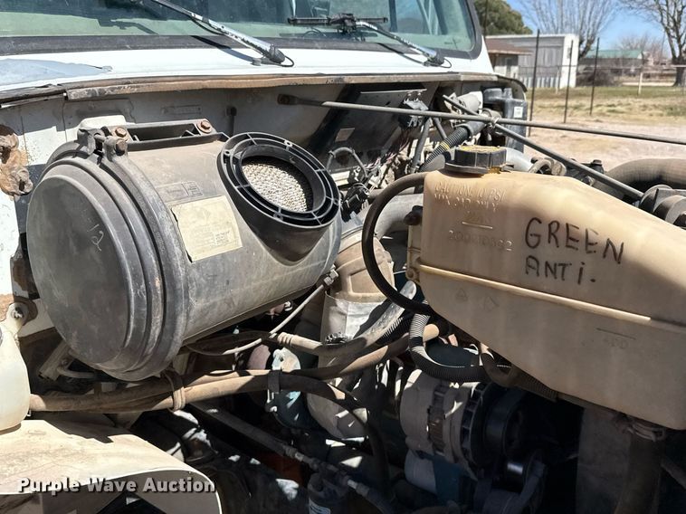 image for item ED5538 1999 International 4700 truck cab and chassis