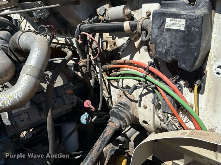 image for item ED5538 1999 International 4700 truck cab and chassis