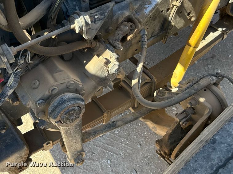 image for item ED5538 1999 International 4700 truck cab and chassis