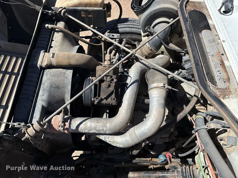 image for item ED5538 1999 International 4700 truck cab and chassis