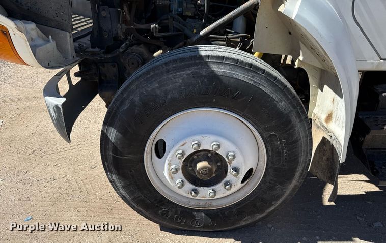 image for item ED5538 1999 International 4700 truck cab and chassis