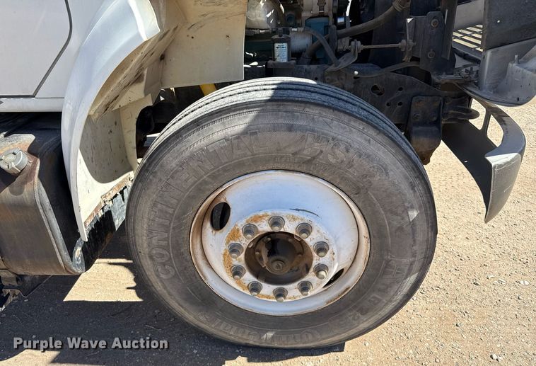 image for item ED5538 1999 International 4700 truck cab and chassis