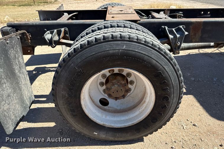 image for item ED5538 1999 International 4700 truck cab and chassis