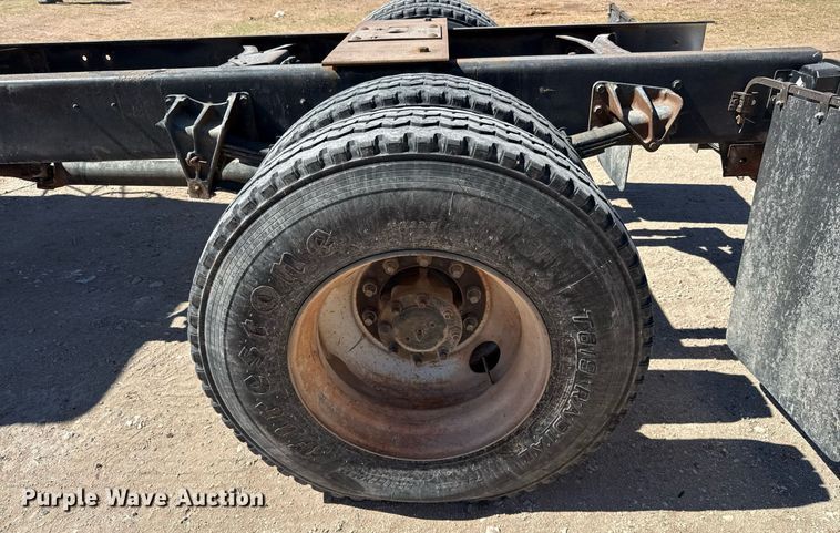 image for item ED5538 1999 International 4700 truck cab and chassis