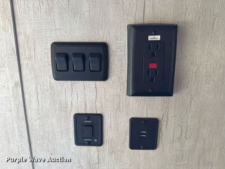 image for item EG2505 2021 Sundowner Trailers camper