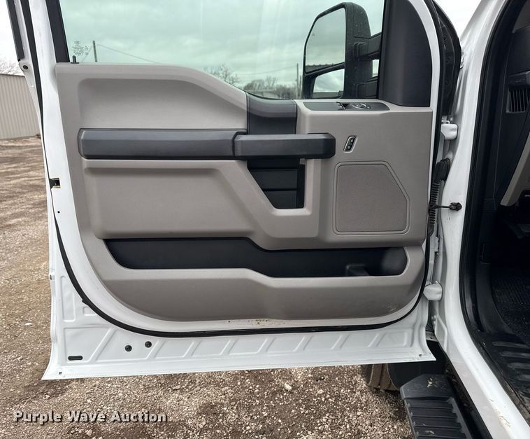 image for item EG2537 2018 Ford F550 truck cab and chassis