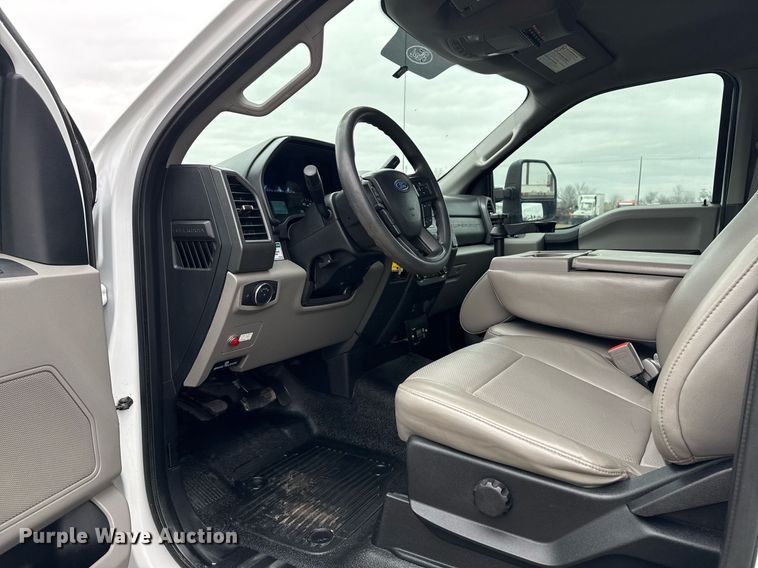 image for item EG2537 2018 Ford F550 truck cab and chassis