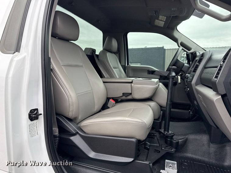 image for item EG2537 2018 Ford F550 truck cab and chassis