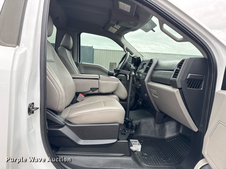 image for item EG2537 2018 Ford F550 truck cab and chassis