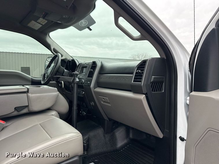 image for item EG2537 2018 Ford F550 truck cab and chassis