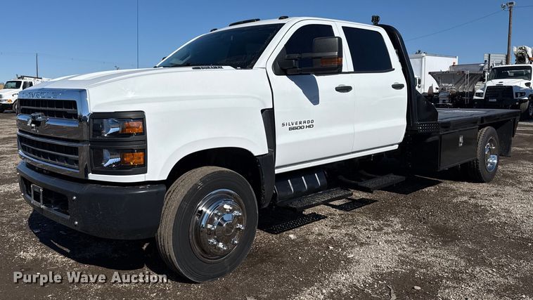 image for item EG2552 2019 Chevrolet Silverado 5500HD Crew Cab flatbed truck