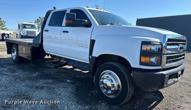 image for item EG2552 2019 Chevrolet Silverado 5500HD Crew Cab flatbed truck