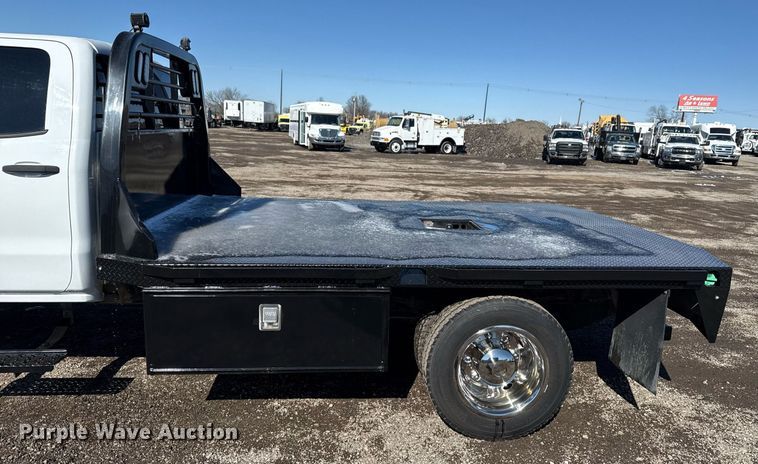 image for item EG2552 2019 Chevrolet Silverado 5500HD Crew Cab flatbed truck