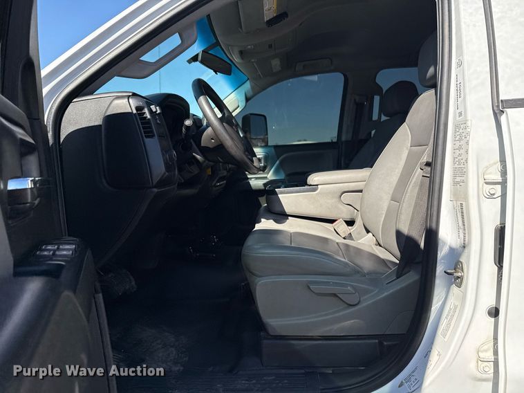 image for item EG2552 2019 Chevrolet Silverado 5500HD Crew Cab flatbed truck