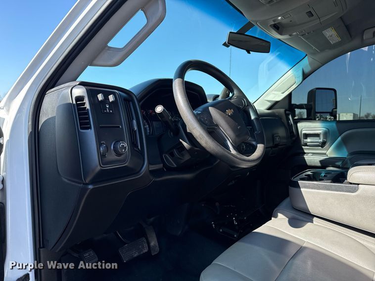 image for item EG2552 2019 Chevrolet Silverado 5500HD Crew Cab flatbed truck