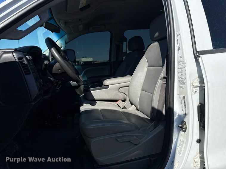 image for item EG2552 2019 Chevrolet Silverado 5500HD Crew Cab flatbed truck