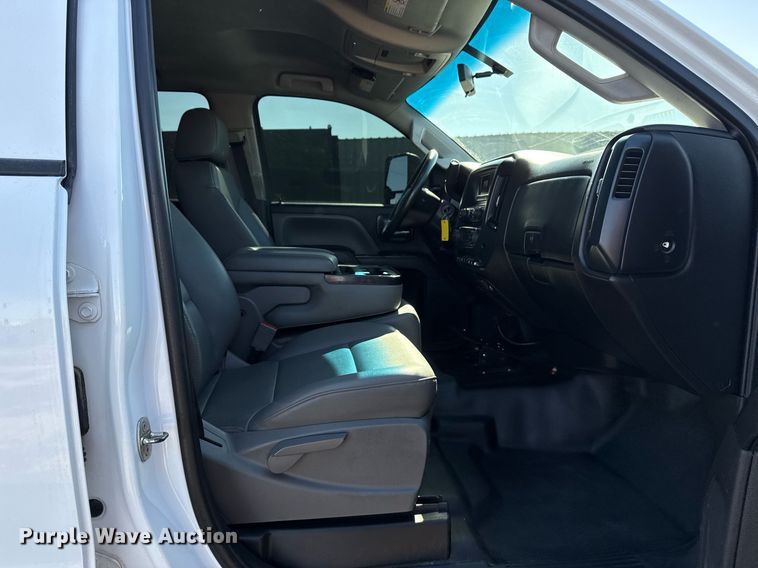 image for item EG2552 2019 Chevrolet Silverado 5500HD Crew Cab flatbed truck