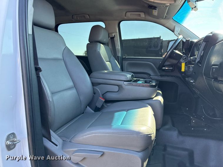 image for item EG2552 2019 Chevrolet Silverado 5500HD Crew Cab flatbed truck