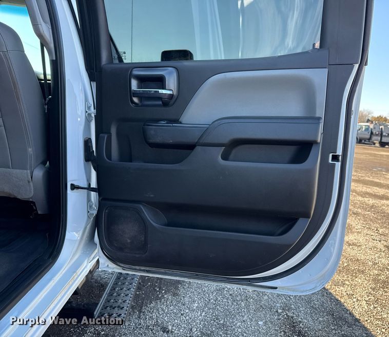 image for item EG2552 2019 Chevrolet Silverado 5500HD Crew Cab flatbed truck