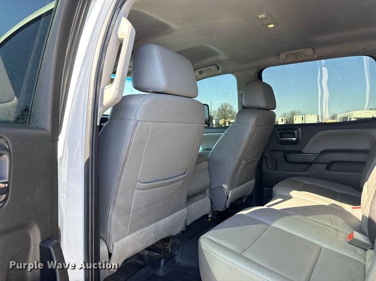 image for item EG2552 2019 Chevrolet Silverado 5500HD Crew Cab flatbed truck