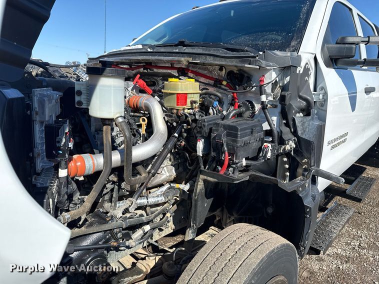 image for item EG2552 2019 Chevrolet Silverado 5500HD Crew Cab flatbed truck