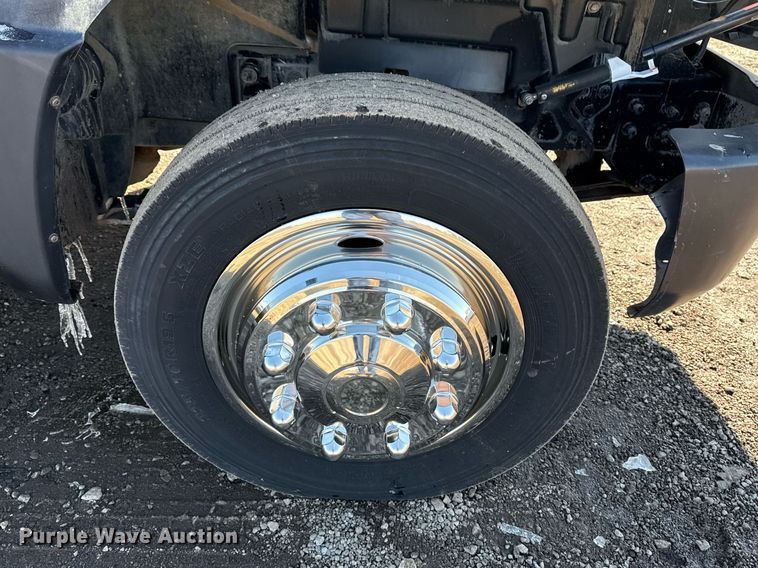 image for item EG2552 2019 Chevrolet Silverado 5500HD Crew Cab flatbed truck