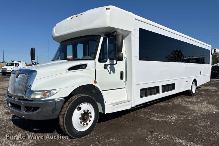 image for item EG2553 2013 IC BUS shuttle bus