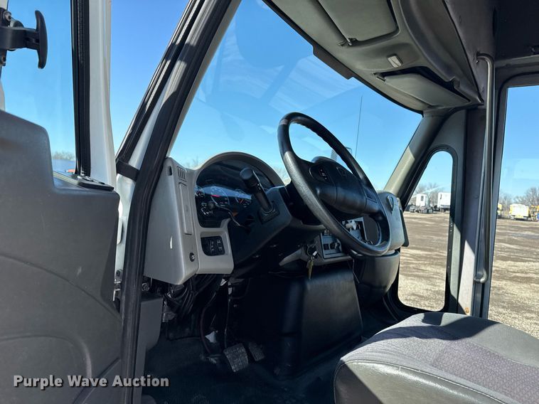 image for item EG2553 2013 IC BUS shuttle bus