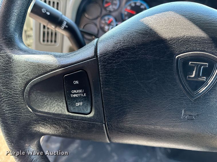 image for item EG2553 2013 IC BUS shuttle bus