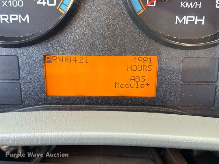 image for item EG2553 2013 IC BUS shuttle bus