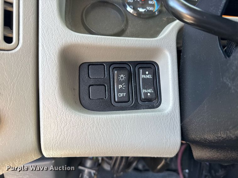 image for item EG2553 2013 IC BUS shuttle bus