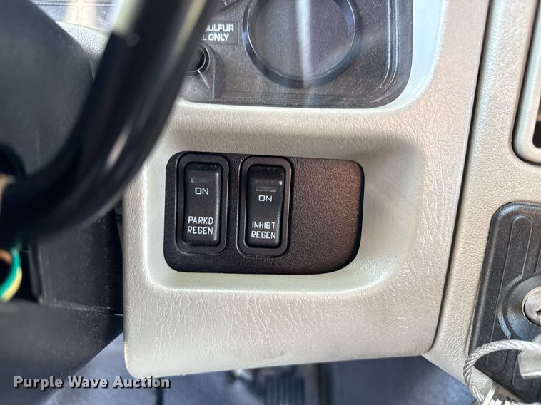 image for item EG2553 2013 IC BUS shuttle bus