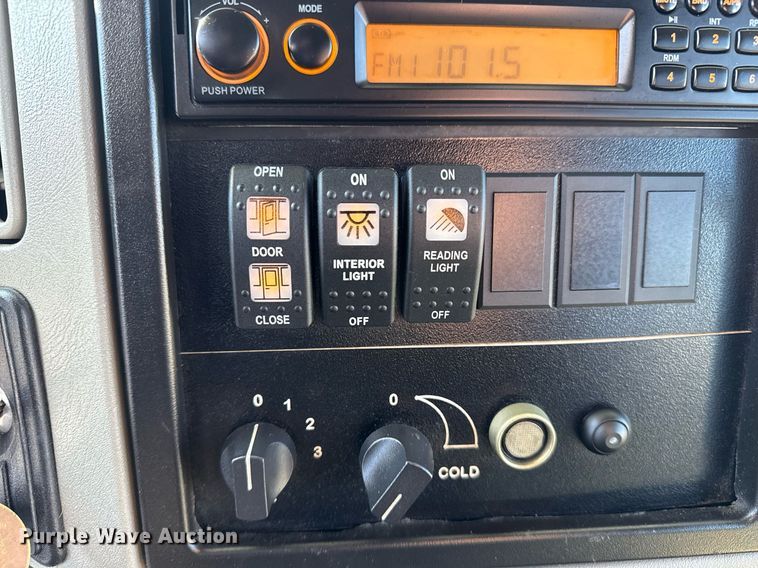 image for item EG2553 2013 IC BUS shuttle bus