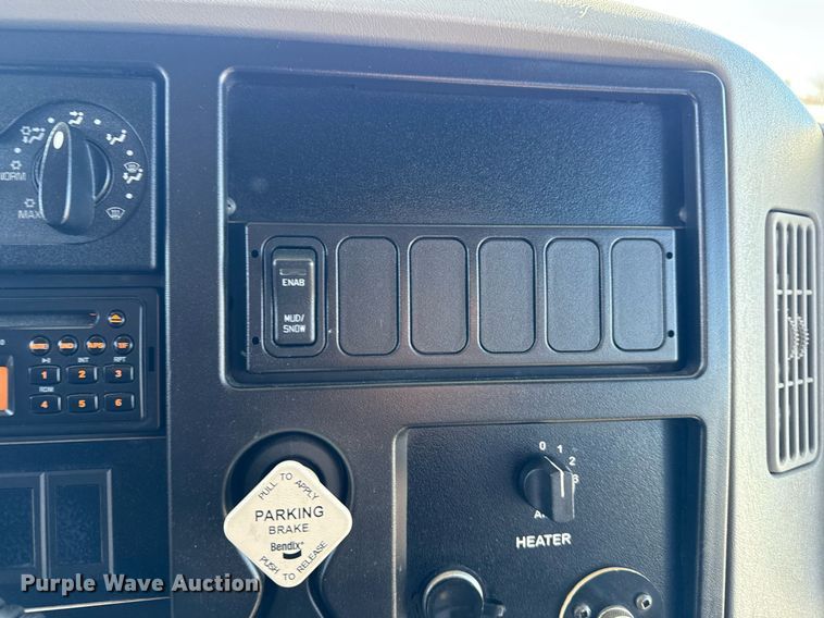 image for item EG2553 2013 IC BUS shuttle bus