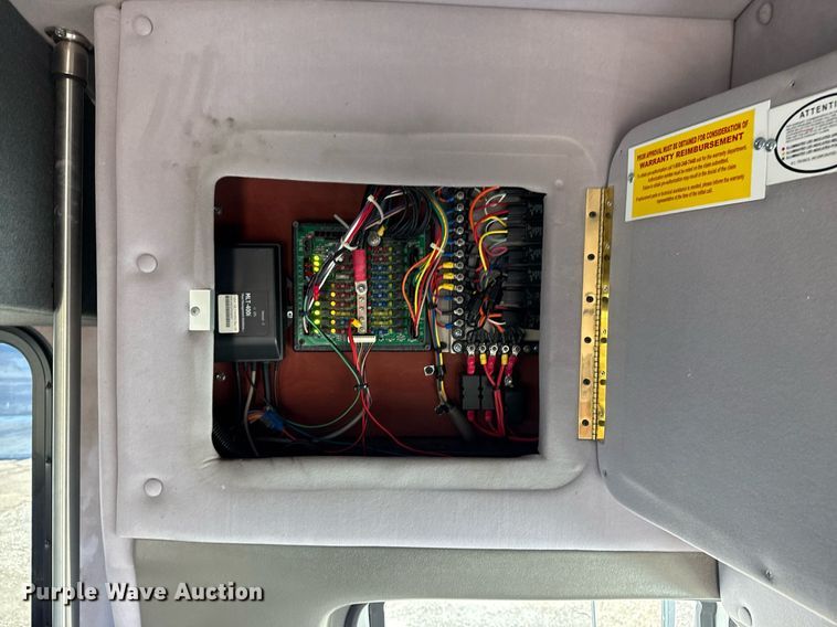 image for item EG2553 2013 IC BUS shuttle bus